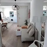 1 * إشبيلية